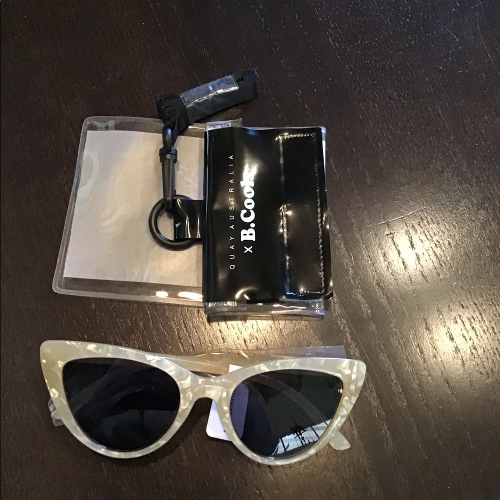 SOOOOLD NEW! Pearlized kitty Sunnies - Picture 1 of 4